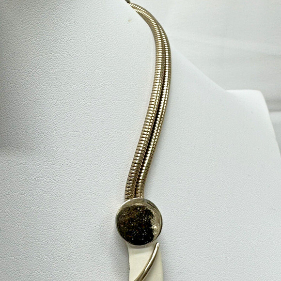 Vintage Boucher Choker Style Necklace Brutalist White Enamel Gold Tone FLAWED - Picture 9 of 16